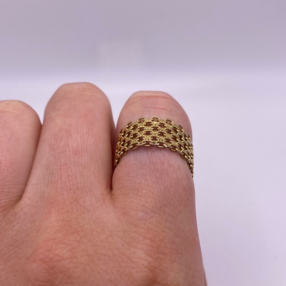 10k yellow gold mesh ring - Picture 10 of 11